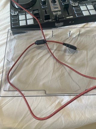 Controladora DJ Hercules 200 con protector