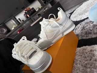 Louis Vuitton Skate Grises y Blancas