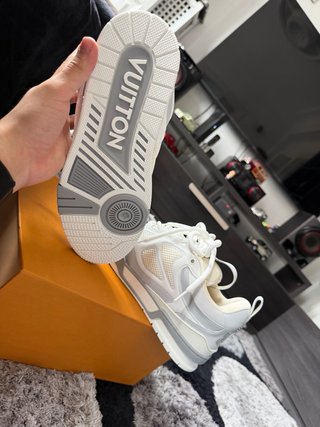 Louis Vuitton Skate Grises y Blancas
