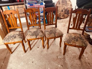 Juego de 4 sillas de madera antiguas y mesa