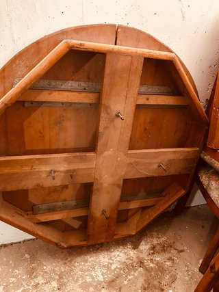 Juego de 4 sillas de madera antiguas y mesa
