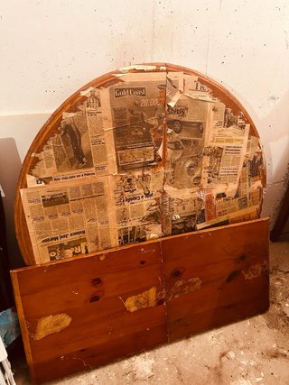 Juego de 4 sillas de madera antiguas y mesa