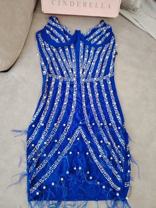 Vestido de fiesta azul con pedrería