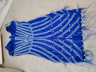 Vestido de fiesta azul con pedrería