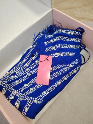 Vestido de fiesta azul con pedrería
