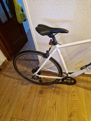 Bici carretera TRIBAN blanca