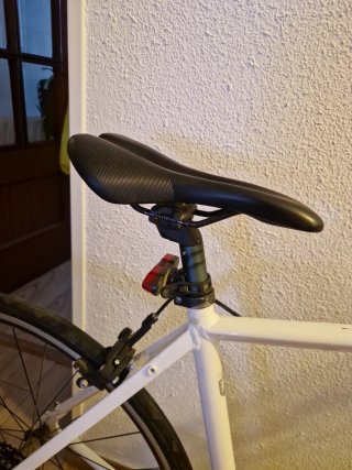 Bici carretera TRIBAN blanca