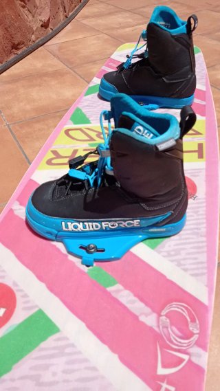 ESPECTACULAR TABLA UNICA WAKEBOARD REGRESO AL FUTU