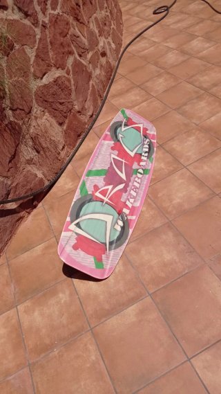 ESPECTACULAR TABLA UNICA WAKEBOARD REGRESO AL FUTU