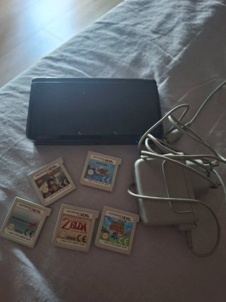 Nintendo 3DS Negra + 5 Juegos