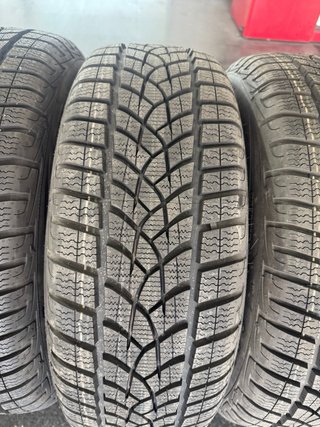 4 Ruedas + Llantas 205/60/16 92H