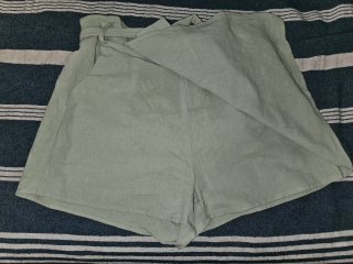 Falda pantalón verde con cinturón