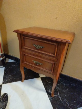 Mesita de noche de madera