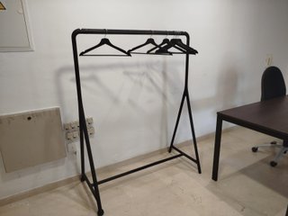 Perchero de pie TURBO Ikea Negro