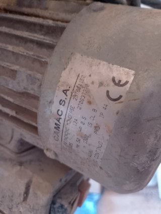 Hormigonera con bidón y carro