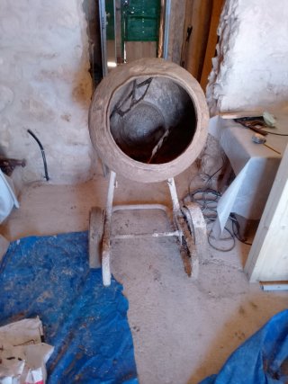 Hormigonera con bidón y carro
