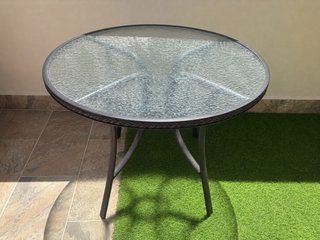 Tavolo rotondo in vetro per esterni da giardino
