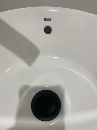Mueble de baño y lavabo con armario auxiliar