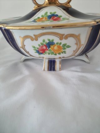 Bombonera de porcelana esmaltada primera mitadS.XX