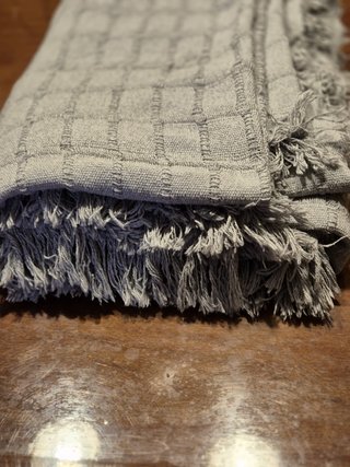 Colcha o funda de sofá gris