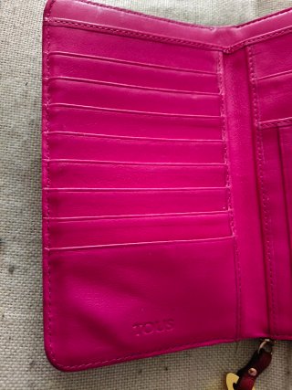 Cartera Tous piel roja con oso