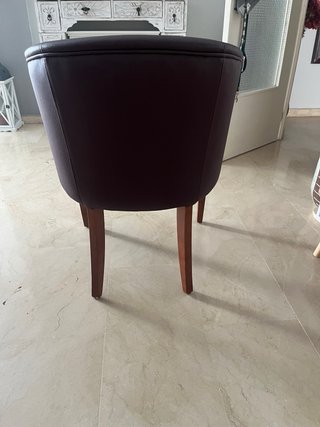 Poltrona in pelle marrone per ritiro a Malaga