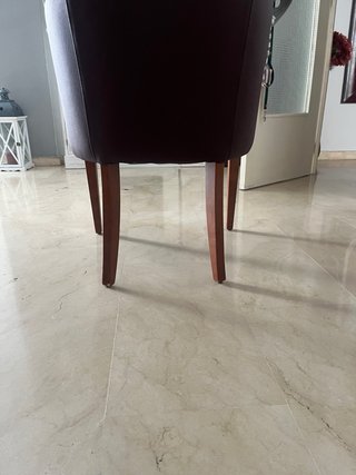 Poltrona in pelle marrone per ritiro a Malaga