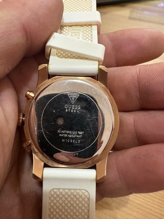 Reloj Guess Dorado y Blanco