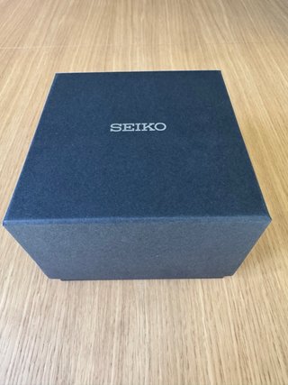 Seiko 5 Sports SNZE17 Reloj Dorado y Nato Briston