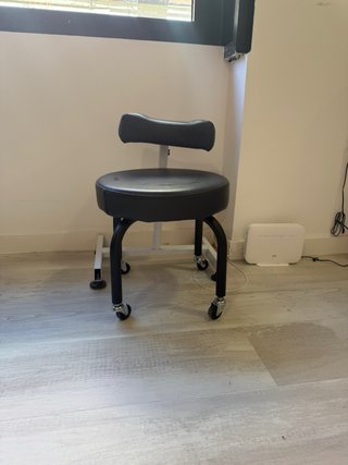 Banco de pedicura con reposapiés