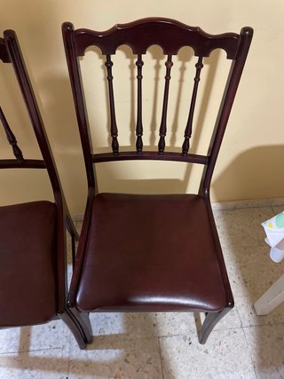 Par de sillas clásicas madera y cuero