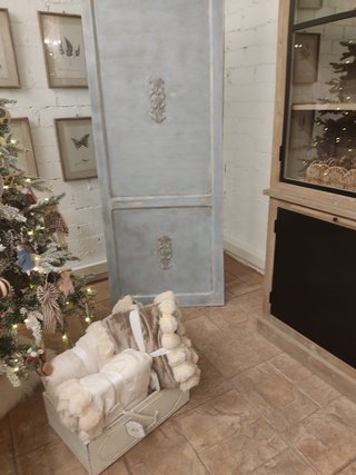 Puerta decorativa de madera azul