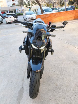Kawasaki Z900 2025 Negra
