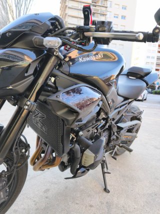 Kawasaki Z900 2025 Negra