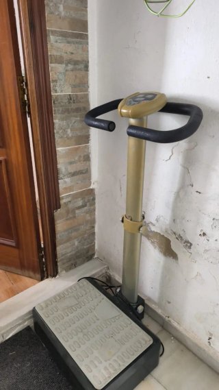 Máquina vibratoria con pantalla digital