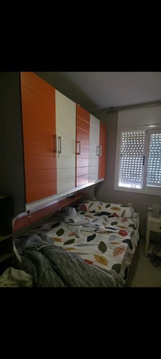 Cama Mueble Naranja y Blanca