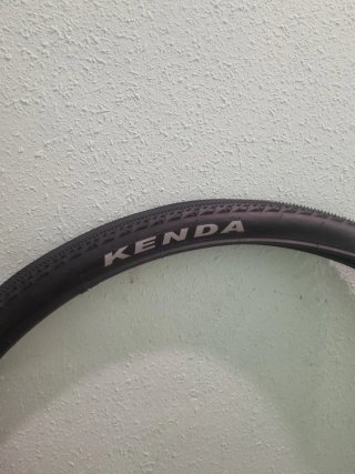 Cubierta Kenda 700x40 para Bicicleta
