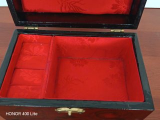 Alhajero oriental madera lacada con cerradura