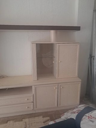 Mueble de salón con vitrina