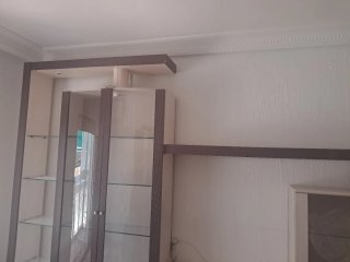 Mueble de salón con vitrina