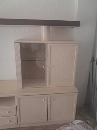 Mueble de salón con vitrina