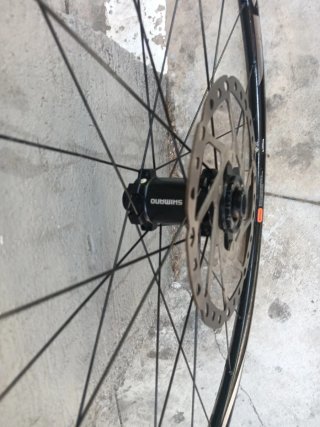 Rueda de Bicicleta con Disco Shimano