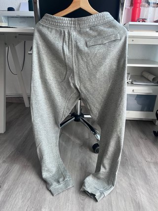 Pantalón deportivo Nike gris