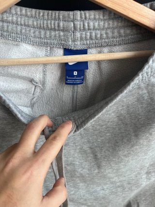Pantalón deportivo Nike gris