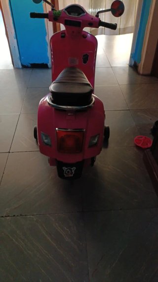 Moto Eléctrica Infantil Vespa Rosa