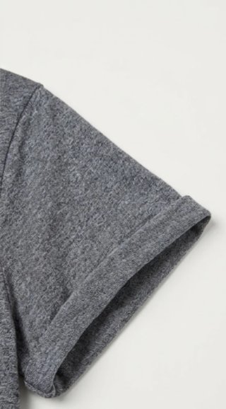 Camiseta H&M Gris Bolsillo Bajo Doble