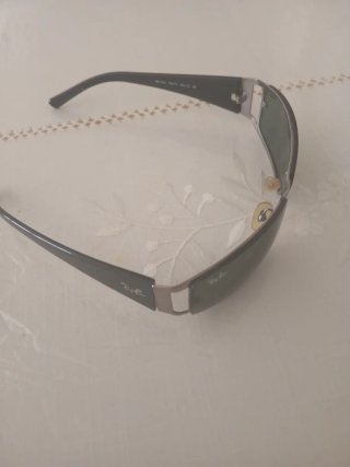 Gafas de sol Ray-Ban negras y plateadas