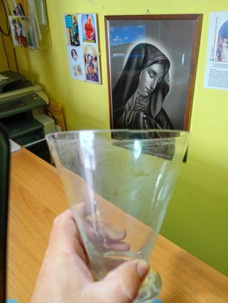 Vaso in vetro forma conica usato