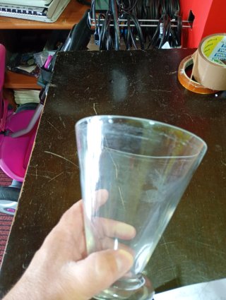 Vaso in vetro forma conica usato