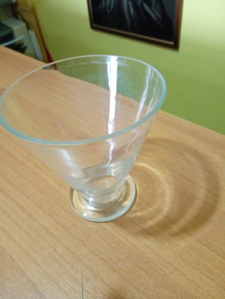 Vaso in vetro forma conica usato